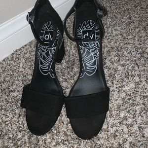 Black DV shoe heels.